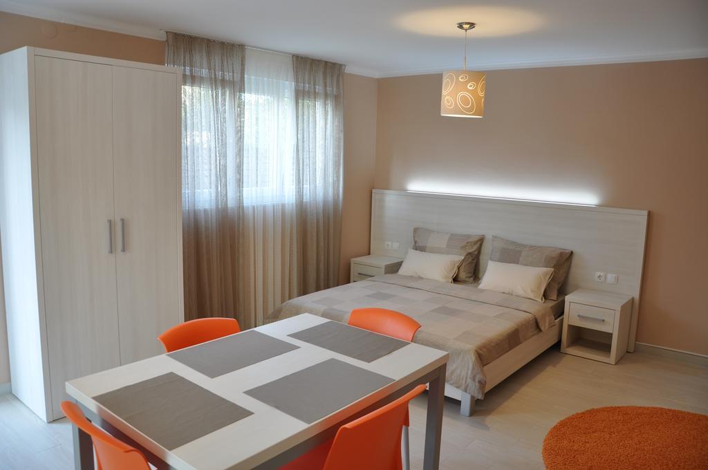 Apartments Prestige Петрчане Экстерьер фото