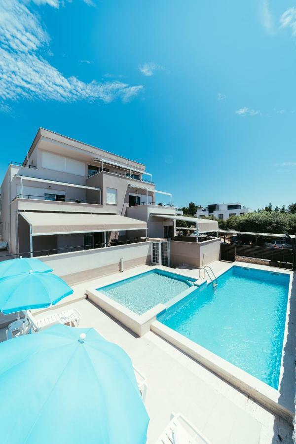 Apartments Prestige Петрчане Экстерьер фото