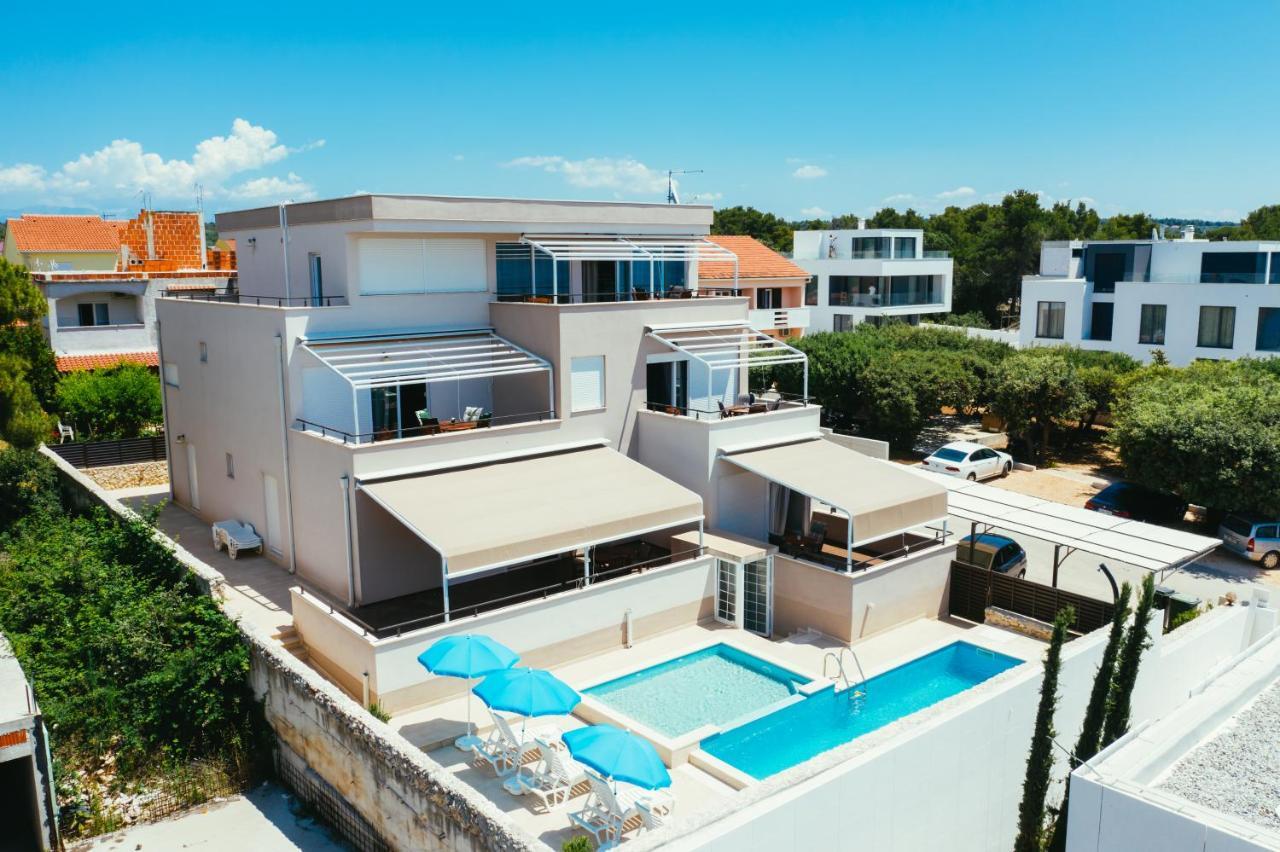 Apartments Prestige Петрчане Экстерьер фото